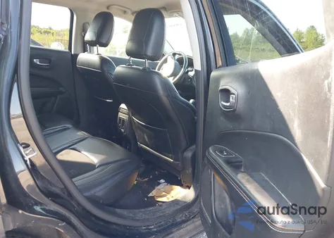 2017 Jeep Compass Latitude z USA, uszkodzony, nr VIN 3C4NJDBBXHT664832